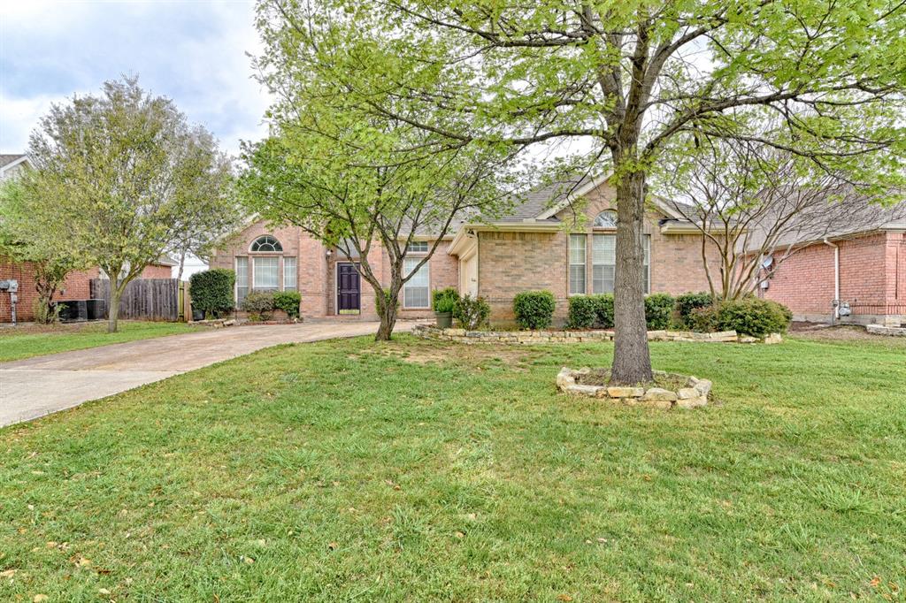Sold 16 Enchanted Court, Mansfield, TX 76063 4 Beds / 2 Full Baths 289,000 SOLD LISTING