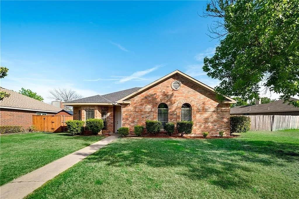 Sold 2708 Austin Drive, Mesquite, TX 75181 4 Beds / 2 Full Baths